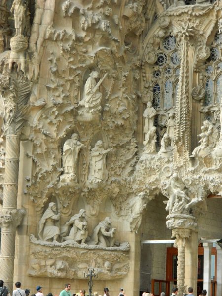 gaudi_castle_0068.JPG